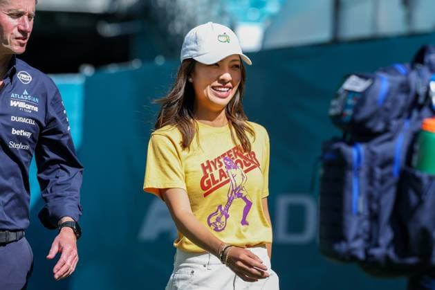 Partnerin Lily Muni He von Alexander Albon (Atlassian Williams Racing 23), Grosser Preis von Miami, Motorsport, Herren, Formel 1, Freies Training, 01.05.2026 Alexander Albon (Atlassian Williams Racing 23) Miami Florida USA