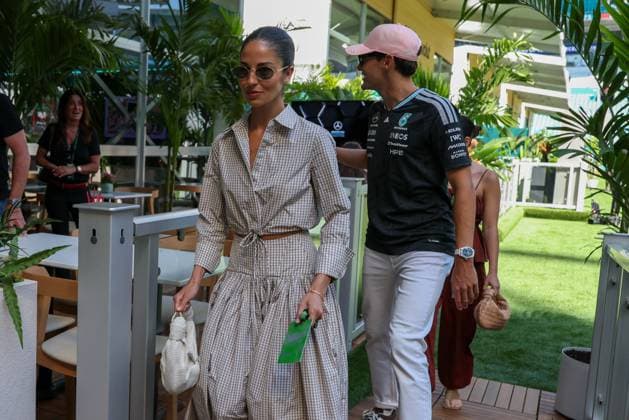 Partnerin Carmen Montero Mundt von George Russell (Mercedes-AMG Petronas 63) und George Russell (Mercedes-AMG Petronas 63), Grosser Preis von Miami, Motorsport, Herren, Formel 1, Freies Training, 01.05.2026 Miami Florida USA