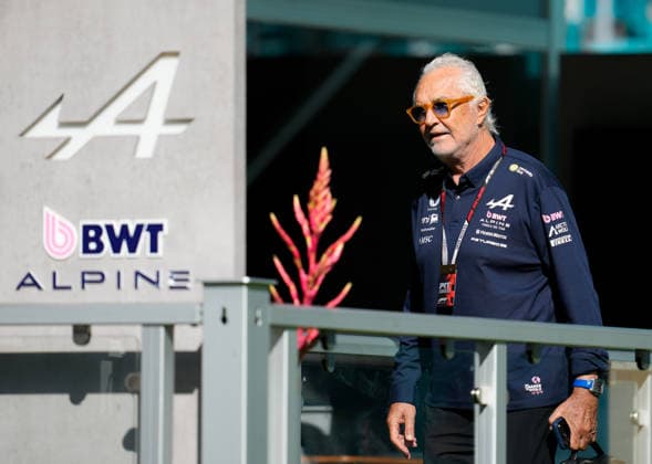 Flavio Briatore (BWT Alpine F1 Team, Berater) ist im Team Village Bereich zu sehen. USA, Formel 1 Weltmeisterschaft, Miami Grand Prix, Miami International Autodrome, Miami Gardens, Trainingstag, Saison 2026, 01.05.2026 USA, Formel 1 Weltmeisterschaft, Miami Grand Prix, Miami International Autodrome, Miami Gardens, Trainingstag, Saison 2026, 01.05.2026 Miami Gardens Copyright: xEibner-Pressefoto ScottxColemanx EP_SCN