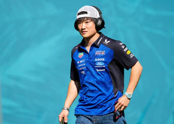 Yuki Tsunoda (Reservefahrer) trifft im Teambereich ein. USA, Formel 1 Weltmeisterschaft, Miami Grand Prix, Miami International Autodrome, Miami Gardens, Trainingstag, Saison 2026, 01.05.2026 USA, Formel 1 Weltmeisterschaft, Miami Grand Prix, Miami International Autodrome, Miami Gardens, Trainingstag, Saison 2026, 01.05.2026 Miami Gardens Copyright: xEibner-Pressefoto ScottxColemanx EP_SCN