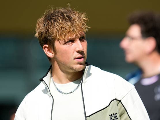 Liam Lawson (Visa Cash App Racing Bulls F1 Team, Neuseeland, 30) trifft im Teambereich ein. USA, Formel 1 Weltmeisterschaft, Miami Grand Prix, Miami International Autodrome, Miami Gardens, Trainingstag, Saison 2026, 01.05.2026 USA, Formel 1 Weltmeisterschaft, Miami Grand Prix, Miami International Autodrome, Miami Gardens, Trainingstag, Saison 2026, 01.05.2026 Miami Gardens Copyright: xEibner-Pressefoto ScottxColemanx EP_SCN
