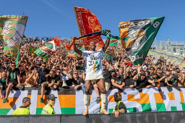 Sport Bilder des Tages Venezia™s supporters during the Serie B soccer match between Sampdoria and Sudtirol at the Luigi Ferraris Stadium in Genova, Italy - Friday, May 01, 2026. - Soccer .  Copyright: xTanoxPecoraro LaPressex