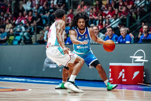 Joel Aminu (Telekom Baskets Bonn, 21), Tyger Campbell (Skyliners Frankfurt, 00) GER, Skyliners Frankfurt vs. Telekom Baskets Bonn easyCredit BBL, Bundesliga, 32 Spieltag, Saison 2025 2026. 01.05.2026 Eibner-Pressefoto Attila Ziga GER, Skyliners Frankfurt vs. Telekom Baskets Bonn easyCredit BBL, Bundesliga, 32 Spieltag, Saison 2025 2026. 01.05.2026 Frankfurt am Main Copyright: xEibner-Pressefotox EP_AZA