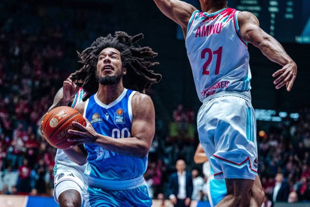 Sport Bilder des Tages Tyger Campbell(Skyliners Frankfurt, 00), Joel Aminu (Telekom Baskets Bonn, 21) GER, Skyliners Frankfurt vs. Telekom Baskets Bonn easyCredit BBL, Bundesliga, 32 Spieltag, Saison 2025 2026. 01.05.2026 Eibner-Pressefoto Attila Ziga GER, Skyliners Frankfurt vs. Telekom Baskets Bonn easyCredit BBL, Bundesliga, 32 Spieltag, Saison 2025 2026. 01.05.2026 Frankfurt am Main *** Tyger Campbell Skyliners Frankfurt, 00 , Joel Aminu Telekom Baskets Bonn, 21 GER, Skyliners Frankfurt vs Telekom Baskets Bonn easyCredit BBL, Bundesliga, Matchday 32, Season 2025 2026 01 05 2026 Eibner Pressefoto Attila Ziga GER, Skyliners Frankfurt vs Telekom Baskets Bonn easyCredit BBL, Bundesliga, Matchday 32, Season 2025 2026 01 05 2026 Frankfurt am Main Copyright: xEibner-Pressefotox EP_AZA