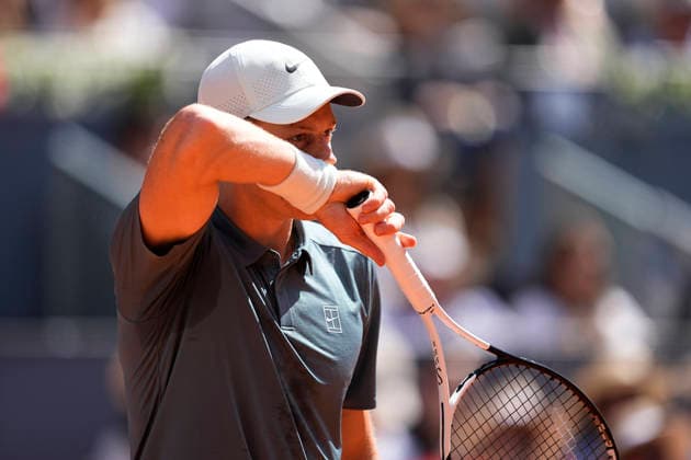 May 1, 2026, Madrid, Madrid, Spain: Jannik Sinner of Italy plays against Arthur Fils of France during the Mutua Madrid Open 2026 at La Caja Magica on May 01, 2026 in Madrid, Spain. Mutua Madrid Open 2026 - Day 12  - ZUMAa181 20260501_zaa_a181_080 Copyright: xOscarxJ.xBarrosox