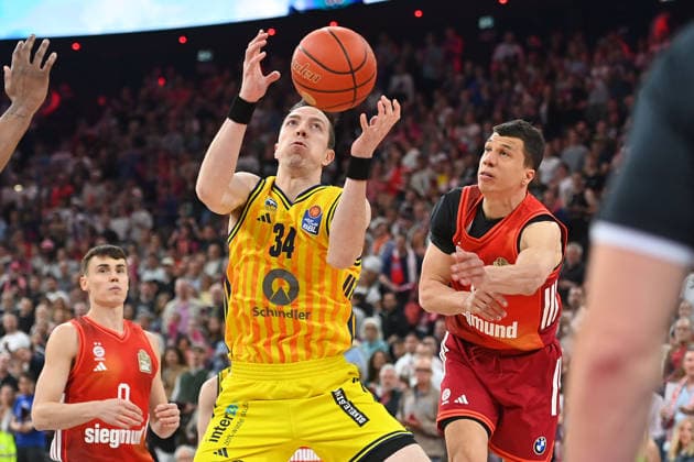 Jusatin BEAN (Berlin), Aktion,Zweikampf gegen VLADIMIR LUCIC (FCB). Basketball BBL,Saison 2025 2026 FC Bayern Muenchen-Alba Berlin am 01.05.2026, S A P G A R D EN