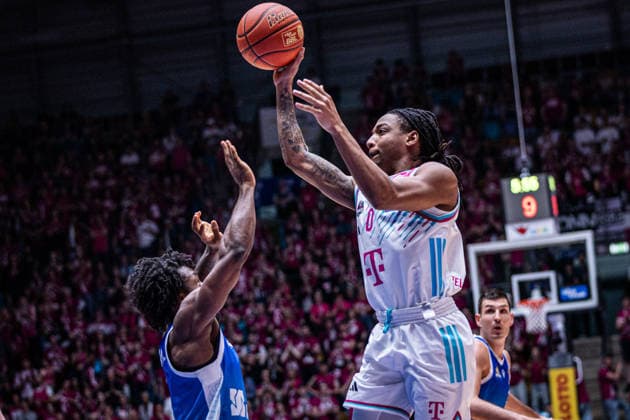 easyCredit Basketball Bundesliga, Frankfurt Skyliners vs.Telekom Baskets Bonn, 01.05.2026 Jalen Finch (Telekom Baskets Bonn 0) punktet am Korb -- easyCredit Basketball Bundesliga, Frankfurt Skyliners vs.Telekom Baskets Bonn, 01.05.2026, SÜWAG ENERGIE Arena Frankfurt Copyright: xBEAUTIFULxSPORTS Derixx