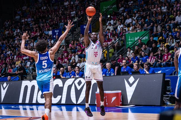 easyCredit Basketball Bundesliga, Frankfurt Skyliners vs.Telekom Baskets Bonn, 01.05.2026 Tylan Birts (Telekom Baskets Bonn 5) für Drei -- easyCredit Basketball Bundesliga, Frankfurt Skyliners vs.Telekom Baskets Bonn, 01.05.2026, SÜWAG ENERGIE Arena Frankfurt Copyright: xBEAUTIFULxSPORTS Derixx