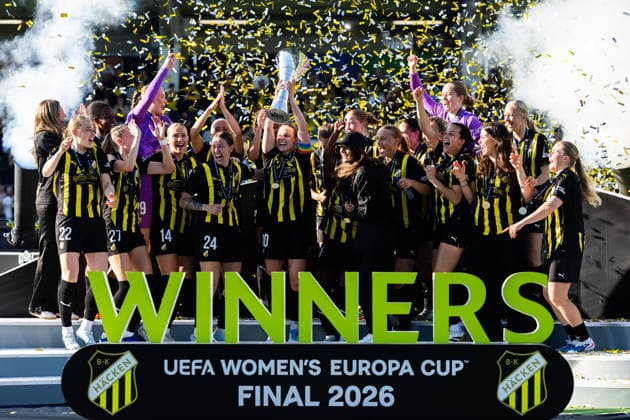 260501 Anna Anvegard of Häcken celebrates with teammates and the trophy after the UEFA Women s Europa Cup final between Häcken and Hammarby on May 1, 2026 in Göteborg. Photo: Michael Erichsen BILDBYRAN COP 89 DS0574 fotboll football soccer fotball europa cup häcken hammarby uefa womens europa cup dam bbeng celebration jubel Copyright: MICHAELxERICHSEN BB260501MI070