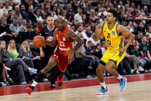 MUNICH, GERMANY - MAY 01: Isiaha Mike (FC Bayern Muenchen, 22) controls the ball against Michael Rataj (Alba Berlin, 21) during the easyCredit Basketball Bundesliga match between FC Bayern Muenchen vs. Alba Berlin at SAP Garden on matchday 27 of the easyCredit Basketball Bundesliga on May 01, 2026 in Munich, Germany. Bavaria Germany Copyright: xSteffiexWunderlx