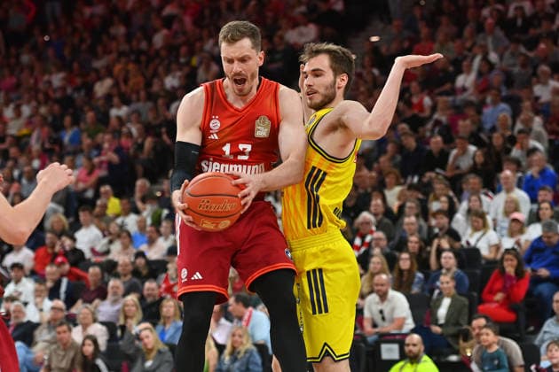 Andreas OBST (FCB), Malte DELOW (Berlin). Aktion,Zweikampf Basketball BBL,Saison 2025 2026 FC Bayern Muenchen-Alba Berlin am 01.05.2026, S A P G A R D EN