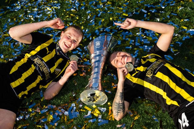 260501 Emma Östlund and Tabitha Michelle Tindell of Häcken celebrate with the trophy after the UEFA Women s Europa Cup final between Häcken and Hammarby on May 1, 2026 in Göteborg. Photo: Michael Erichsen BILDBYRAN COP 89 DS0574 fotboll football soccer fotball europa cup häcken hammarby uefa womens europa cup dam bbeng celebration jubel Copyright: MICHAELxERICHSEN BB260501MI084
