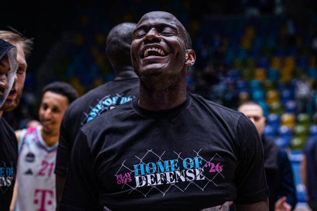 easyCredit Basketball Bundesliga, Frankfurt Skyliners vs.Telekom Baskets Bonn, 01.05.2026 Tylan Birts (Telekom Baskets Bonn 5) feiert im Playoff-Shirt der Bonner -- easyCredit Basketball Bundesliga, Frankfurt Skyliners vs.Telekom Baskets Bonn, 01.05.2026, SÜWAG ENERGIE Arena Frankfurt Copyright: xBEAUTIFULxSPORTS Derixx