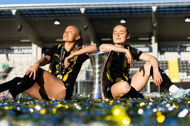 Sport Bilder des Tages 260501 Alva Selerud and Paulina Nyström of Häcken pose with the trophy after winning the UEFA Women s Europa Cup final between Häcken and Hammarby on May 1, 2026 in Göteborg. Photo: Michael Erichsen BILDBYRAN COP 89 DS0574 fotboll football soccer fotball europa cup häcken hammarby uefa womens europa cup dam bbeng celebration jubel *** 260501 Alva Selerud and Paulina Nyström of Häcken pose with the trophy after winning the UEFA Women s Europa Cup final between Häcken and Hammarby on May 1, 2026 in Göteborg Photo Michael Erichsen BILDBYRAN COP 89 DS0574 fotboll football soccer fotball europa cup häcken hammarby uefa womens europa cup dam bbeng celebration jubel  Copyright: MICHAELxERICHSEN BB260501MI085