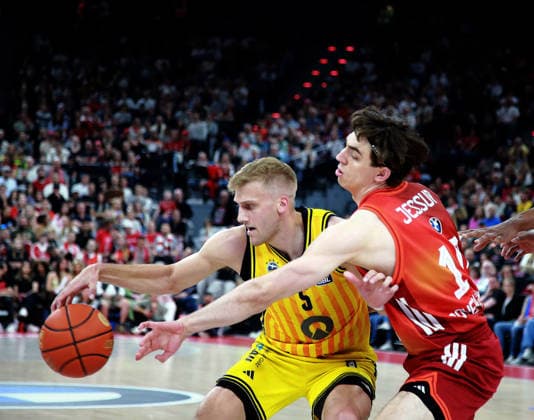 von links Sam GRIESEL (Berlin), Justinian JESSUP (Muenchen), Basketball,easy Credit Bundesliga, FC Bayern München vs Alba Berlin, , 01.05.26, SAP Garden, Muenchen, Copyright: WolfgangxFehrmann
