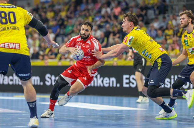 GER, Mannheim, Rhein-Neckar Löwen vs MT Melsungen, Daikin Handball-Bundesliga, Handball, HBL, Spielzeit 2025 2026, SAP Arena, 30. Spieltag im Bild v.l.: Mohamed Darmoul (MT Melsungen 71), Robert Timmermeister (Rhein‘Neckar Löwen 7) DFB DFL REGULATIONS PROHIBIT ANY USE OF PHOTOGRAPHS AS IMAGE SEQUENCES AND OR QUASI-VIDEO, 01.05.2026 Copyright: HMBxMedia HendrikxHamelau