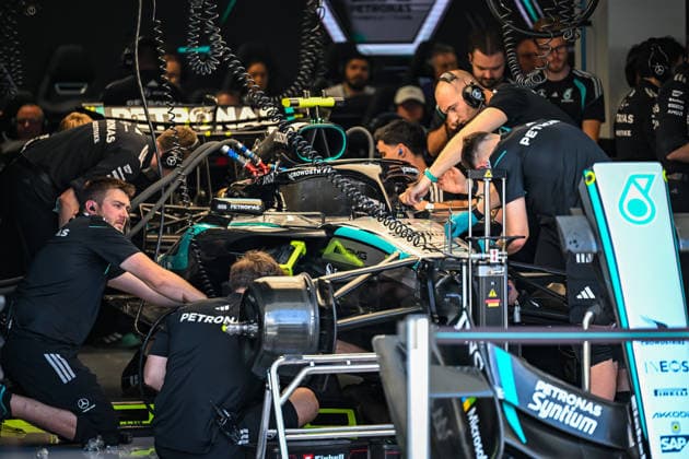 F1 - MIAMI GRAND PRIX 2026 Mercedes AMG F1 Team, mechanic, mecanicien, mechanics working on KIMI ANTONELLI Andrea (ita) car during the Formula 1 Miami Grand Prix 2026, 4th round of the 2026 Formula One World Championship, WM, Weltmeisterschaft from May 1 to 3, 2026 on the Miami International Autodrome, in Miami Gardens, USA - Miami GardensUnited States  Copyright: xDPPIx