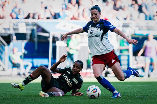 Google Pixel Frauen-Bundesliga: Hamburger SV vs. 1. FC Union Berlin, 01.05.2026 Vildan Kardesler (Hamburger SV, 7) gegen Naika Reissner (1. FC Union Berlin, 42) im Zweikampf; Fußball, Google Pixel Frauen-Bundesliga, 24. Spieltag: Hamburger SV vs. 1. FC Union Berlin am 01.05.2026 im Volksparkstadion, Hamburg DFB REGULATIONS PROHIBIT ANY USE OF PHOTOGRAPHS AS IMAGE SEQUENCES AND OR QUASI-VIDEO. Copyright: xBEAUTIFULxSPORTS Tonhäuserx