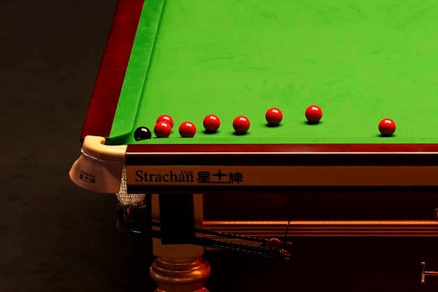 Sport Bilder des Tages Halo World Snooker Championship 2026 The red balls near the corner pocket during frame 14 of the match between Mark Allen of Northern Ireland and Wu Yize of China during the Semi-Final of the Halo World Snooker Championship 2026 at The Crucible Theatre, Sheffield, England on 1 May 2026 Credit: Eleanor Hoad Every Second Media Editorial use only. All images are copyright Every Second Media Limited. No images may be reproduced without prior permission. Copyright: xIMAGO EveryxSecondxMediax ESM-1963-0036 EleanorxHoadx xEveryxSecondxMediax