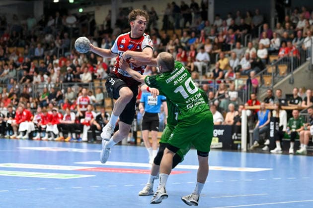 Tarek Marschall (HSG Nordhorn-Lingen, 11) gegen Vincent Buelow (Eulen Ludwigshafen, 10) HSG Nordhorn-Lingen vs. Eulen Ludwigshafen, Handball, 2. Bundesliga, 30. Spieltag, Saison 2025 2026, 01.05.2026, HSG Nordhorn-Lingen vs. Eulen Ludwigshafen, Handball, 2. Bundesliga, 30. Spieltag, Saison 2025 2026, 01.05.2026 Lingen Copyright: xEibner-Pressefoto RobertxGertzenx EP_RGN