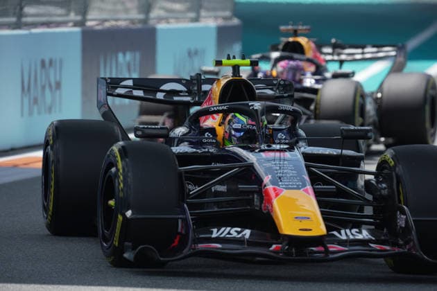 01.05.2026, Miami International Autodrome, Miami, Formula 1 Crypto.com Miami Grand Prix 2026 ,im Bild Isack Hadjar (FRA), Oracle Red Bull Racing, Max Verstappen (NLD) (Photo by Hasan Bratic DeFodi Images) -