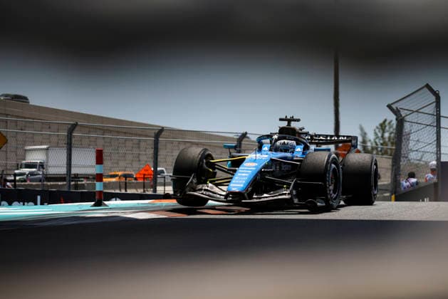 F1 - MIAMI GRAND PRIX 2026 23 ALBON Alexander (tha), Williams F1 Team FW48, action during the Formula 1 Miami Grand Prix 2026, 4th round of the 2026 Formula One World Championship, WM, Weltmeisterschaft from May 1 to 3, 2026 on the Miami International Autodrome, in Miami Gardens, USA - Miami GardensUnited States  Copyright: xXavixBonillax