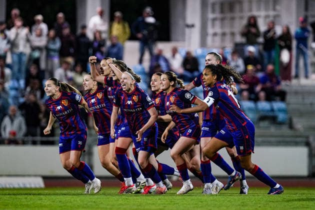 Switzerland: AXA Womens Super League 2025 26, FC Basel 1893 vs FC St.Gallen 1879 - Leichtathletik Stadion Basel, Basel: FC Basel players celebrate the victory after the penalty shootout Copyright: xDanielaxPorcellix