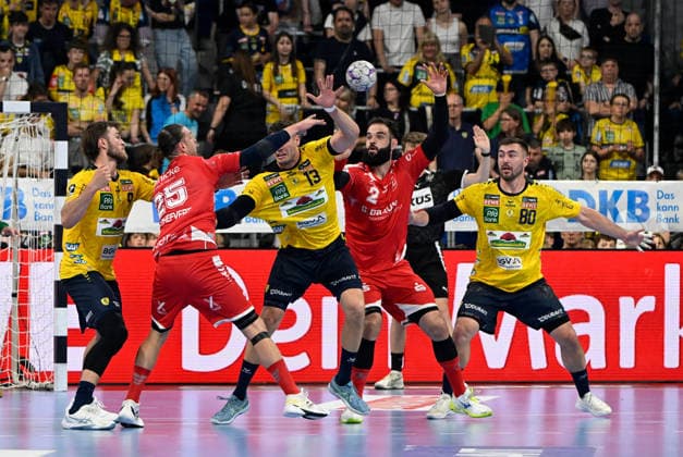 HBL-Handball-Bundesliga - Saison 2025 26 Mannheim SAP-Arena 01.05.2026 Rhein-Neckar-Löwen (rnl) - MT Melsungen (mtm) 30:22 V.li: Steven Plucnar JACOBSEN (Rhein-Neckar-Löwen), Ole Forsell SCHEFVERT (mel), Sebastian HEYMANN (Rhein-Neckar-Löwen), Ruben MARCHAN (mel), Jannik KOHLBACHER (Rhein-Neckar-Löwen) HBL-Handball-Bundesliga