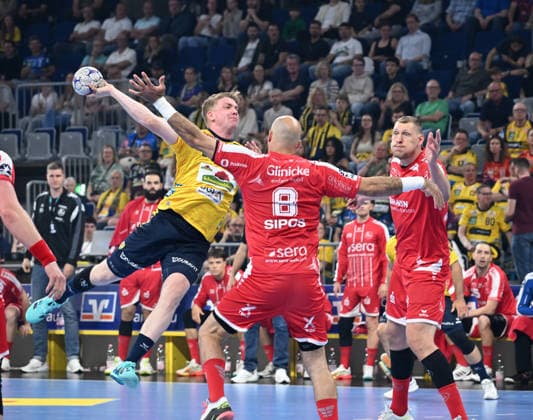 HBL-Handball-Bundesliga - Saison 2025 26 Mannheim SAP-Arena 01.05.2026 Rhein-Neckar-Löwen (rnl) - MT Melsungen (mtm) 30:22 Kaukur THRASTARSON (Rhein-Neckar-Löwen), li - Adrian SIPOS (mel) HBL-Handball-Bundesliga