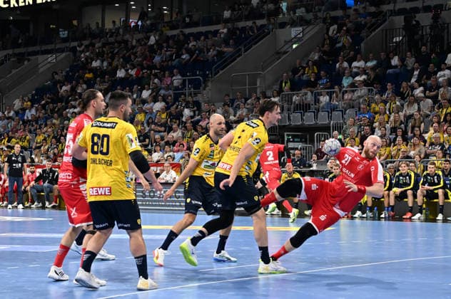 HBL-Handball-Bundesliga - Saison 2025 26 Mannheim SAP-Arena 01.05.2026 Rhein-Neckar-Löwen (rnl) - MT Melsungen (mtm) 30:22 Arnar ARNASSON (mel), re, Robert TIMMERMEISTER (Rhein-Neckar-Löwen), li HBL-Handball-Bundesliga