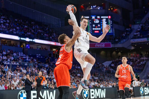 ESP: Real Madrid v Hapoel IBI Tel Aviv Euroleague PlayOff Game 2 Mario Hezonja of Real Madrid during the Euroleague match, PlayOff Game 2, between Real Madrid and Hapoel IBI Tel Aviv played at Movistar Arena Stadium on May 1st 2026 in Madrid Spain Madrid Spain Basketball Copyright: xAlbaxPachecox xAgenciaxLOFx