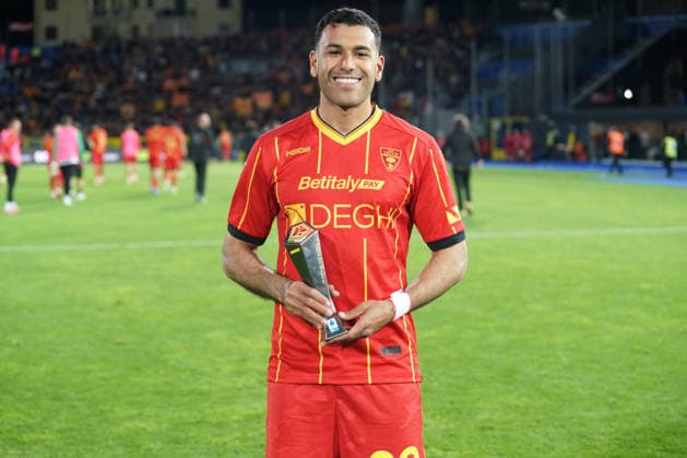 POTM Lecce s Walid Cheddira Panini Player of the match during the Serie A soccer match between Pisa and Lecce at the Cetilar Arena Romeo Anconetani Stadium in Pisa; Center West Italy;friday May 01 2026 ; Soccer  Copyright: xAlessandroxLaxRocca LaPressex