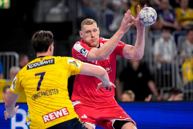 v.li.: Robert Timmermeister (RNL, 7), Dainis Kristopans (MTM, 10), Zweikampf, Spielszene, Duell, duel, tackle, tackling, Dynamik, Action, Aktion, 01.05.2026, Mannheim (Deutschland), Handball, Bundesliga, Rhein-Neckar Löwen - MT Melsungen