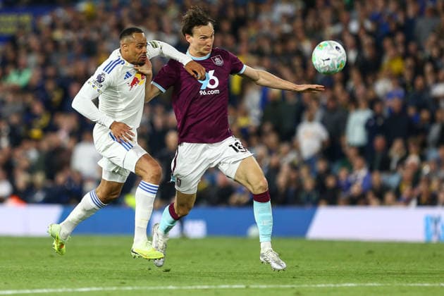 Elland Road LEEDS, ENGLAND, MAY 1: Lukas Nmecha of Leeds United (L) vies with Hjalmar Ekdal of Burnley FC (R) during a Premier League 2025-26 match between Leeds United and Burnley at Elland Road on May 1, 2026 in Leeds, England. (Photo by Zach Forster Sports Press Photo) (Zach Forster Sports Press Photo SPP) Copyright: xZachxForster SportsxPressxPhotox xSPPx Sportspressphoto_SPR139223