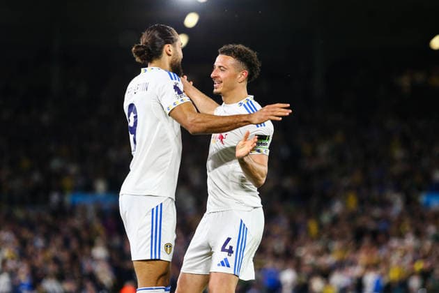 Leeds United v Burnley, Premier League Dominic Calvert-Lewin of Leeds United and Ethan Ampadu of Leeds United celebrate during the Leeds United v Burnley Premier League match at Elland Road, Leeds, England on 1 May 2026 Credit: Richard Bierton Every Second Media Editorial use only. All images are copyright Every Second Media Limited. No images may be reproduced without prior permission. Copyright: xIMAGO EveryxSecondxMediax ESM-1964-0041 RichardxBiertonx xEveryxSecondxMediax
