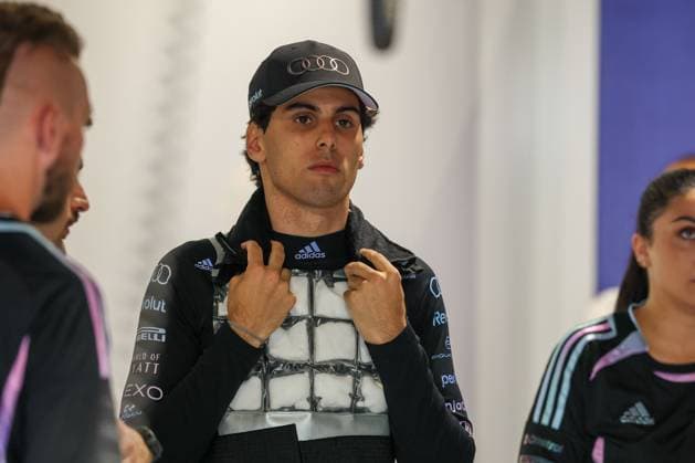 Gabriel Bortoleto (Revolut Audi 5) in der Garage, Box, macht sich fertig, Grosser Preis von Miami, Motorsport, Herren, Formel 1, Sprint Qualifying, 01.05.2026 Miami Florida USA