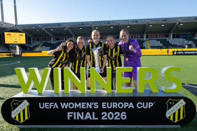260501 Helena Sampaio, Pernille Sanvig, Paulina Nyström, Johanna Fossdalsa Sorensen and goalkeeper Fanney Inga Birkisdottir celebrate with the trophy after the UEFA Women s Europa Cup final between Häcken and Hammarby on May 1, 2026 in Göteborg. Photo: Michael Erichsen BILDBYRAN COP 89 DS0574 bbeng dam europa cup football fotball fotboll hammarby häcken soccer uefa womens europa cup jubel Copyright: MICHAELxERICHSEN BB260501MI210