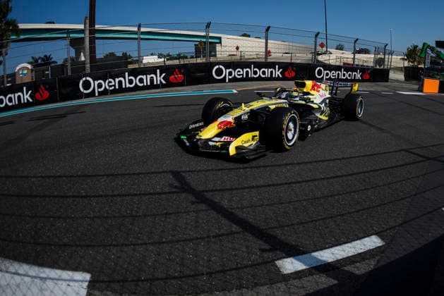 Formula 1 Crypto.com Miami Grand Prix 2026 Joseph Pinchin OVERTAKE MAXPPP - Miami 01 05 2026 41 LINDBLAD Arvid (gbr), Visa Cash App Racing Bulls Formula One Team, action at the Formula 1 Crypto.com Miami Grand Prix 2026, the 4th round of the 2026 FIA Formula 1 World Championship, WM, Weltmeisterschaft at the Miami International Autodrome in Miami Gardens, United States, from 30 April to 3 May 2026 Miami Miami International Autodrome in Miami Gardens United States  Copyright: xOVERTAKE MAXPPPxJosephxPinchinx OVT202605028164 OVT202605028164