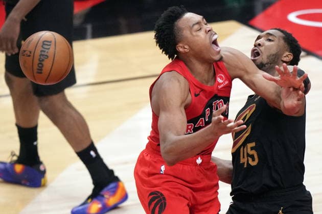May 1, 2026, Toronto, On, Canada: Cleveland Cavaliers Donovan Mitchell (45) could Toronto Raptors Scottie Barnes (4) during first half NBA, Basketball Herren, USA playoff basketball action in Toronto on Friday, May 1, 2026. Canada News - May 1, 2026  - ZUMAc35_ 20260501_zaf_c35_148 Copyright: xNathanxDenettex