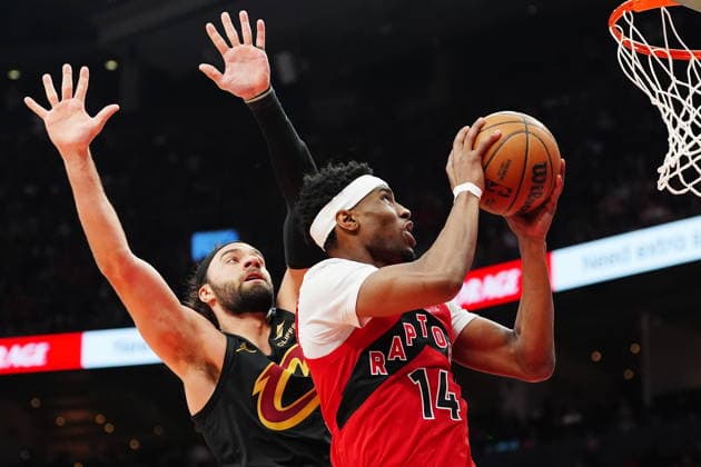 May 1, 2026, Toronto, On, Canada: Toronto Raptors Ja kobe Walter (14) drives to the basket past Cleveland Cavaliers Max Strus (2) second half NBA, Basketball Herren, USA playoff basketball action in Toronto on Friday, May 1, 2026. Canada News - May 1, 2026  - ZUMAc35_ 20260501_zaf_c35_171 Copyright: xFrankxGunnx