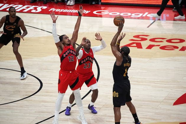 Toronto Raptors v Cleveland Cavaliers - NBA, Basketball Herren, USA Playoffs TORONTO, CANADA - MAY 1 : Colin Murray-Boyles (12) and Jamal Shead (23) of Toronto Raptors in action against James Harden (1) of Cleveland Cavaliers during the Game Six of the Eastern Conference First Round NBA Playoffs between Cleveland Cavaliers and Toronto Raptors at the Scotiabank Arena on May 1, 2026 in Toronto, Ontario, Canada. Mert Alper Dervis Anadolu Ontario Canada. Editorial use only. Please get in touch for any other usage.  Copyright: x2026xAnadoluxMertxAlperxDervisx