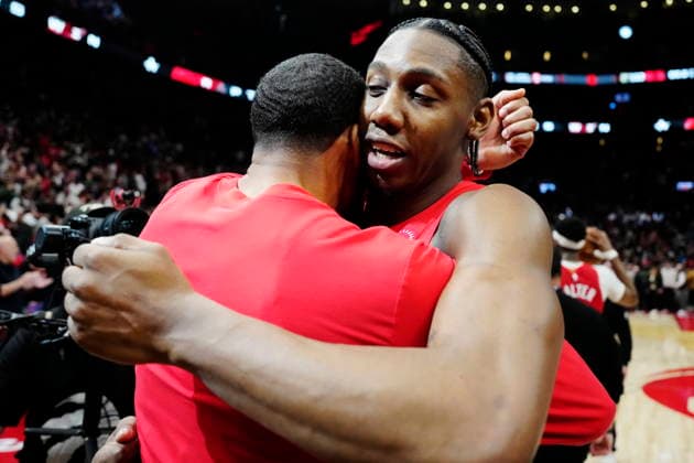 May 2, 2026, Toronto, On, Canada: Toronto Raptors RJ Barrett (right) hugs Garrett Temple (17) after defeating the Cleveland Cavaliers in NBA, Basketball Herren, USA playoff basketball action in Toronto on Friday, May 1, 2026. Canada News - May 2, 2026  - ZUMAc35_ 20260502_zaf_c35_007 Copyright: xFrankxGunnx