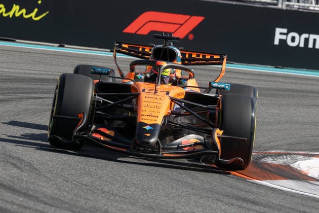 MIAMI GARDENS, FL - MAY 01: Oscar Piastri (81) of Australia and McLaren Mastercard F1 Team speeds through turn 11 during Sprint Qualifying of the Formula 1 Crypto.com Grand Prix on May 1, 2026, at Miami International Autodrome in Miami Gardens, Florida. (Photo by David Buono Icon Sportswire) AUTO: MAY 01 F1 Miami Grand Prix EDITORIAL USE ONLY Icon2605010441