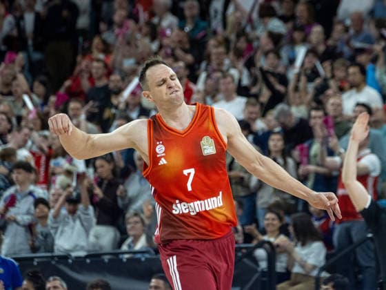 Freude . . . Bayerns 7 Johannes VOIGTMANN. Basketball: Bayern - Berlin 85:79. Bundesliga, FC Bayern Basketball - ALBA Berlin, 27.Spieltag, Saison 2025-2026, 1.05.2026, in Muenchen, S A P G A R D E N, Deutschland. Quelle Copyright Credit : Oryk HAIST