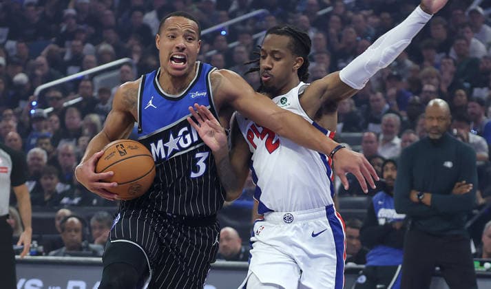 May 1, 2026, Orlando, Fl - Florida, USA: The Orlando Magic s Desmond Bane (3) pushes past the Detroit Pistons Dannis Jenkins (24) during the first half in Game 6 of a first-round playoff series at the Kia Center on Friday, May 1, 2026, in Orlando, Florida. Sports News - May 1, 2026  - ZUMAm67_ 20260501_zaf_m67_011 Copyright: xStephenxM.xDowellx