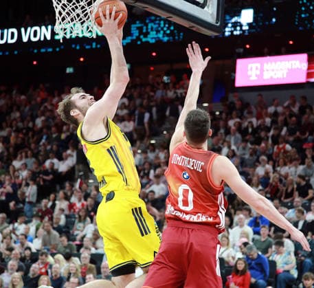 von links Malte DELOW (Berrlin), Neno DIMITRIJEVIC (Muenchen), Basketball,easy Credit Bundesliga, FC Bayern München vs Alba Berlin, , 01.05.26, SAP Garden, Muenchen, Copyright: WolfgangxFehrmann