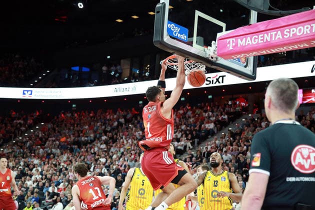 von links Oscar da SILVA (Muenchen), JWan ROBERTS (Berlin), Basketball,easy Credit Bundesliga, FC Bayern München vs Alba Berlin, , 01.05.26, SAP Garden, Muenchen, Copyright: WolfgangxFehrmann