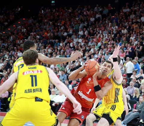 in der MItte Oscar da SILVA (Muenchen), Basketball,easy Credit Bundesliga, FC Bayern München vs Alba Berlin, , 01.05.26, SAP Garden, Muenchen, Copyright: WolfgangxFehrmann
