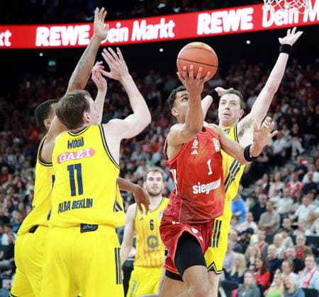 von links Moses WOOD (Berlin), Oscar da SILVA (Muenchen), Justin BEAN (Berlin Basketball,easy Credit Bundesliga, FC Bayern München vs Alba Berlin, , 01.05.26, SAP Garden, Muenchen, Copyright: WolfgangxFehrmann