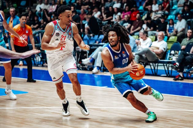 Joel Aminu (Telekom Baskets Bonn, 21), Tyger Campbell (Skyliners Frankfurt, 00) GER, Skyliners Frankfurt vs. Telekom Baskets Bonn easyCredit BBL, Bundesliga, 32 Spieltag, Saison 2025 2026. 01.05.2026 Eibner-Pressefoto Attila Ziga GER, Skyliners Frankfurt vs. Telekom Baskets Bonn easyCredit BBL, Bundesliga, 32 Spieltag, Saison 2025 2026. 01.05.2026 Frankfurt am Main Copyright: xEibner-Pressefotox EP_AZA